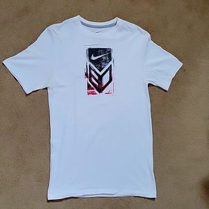 NIKE Bundle Graphic White & Navy Tee